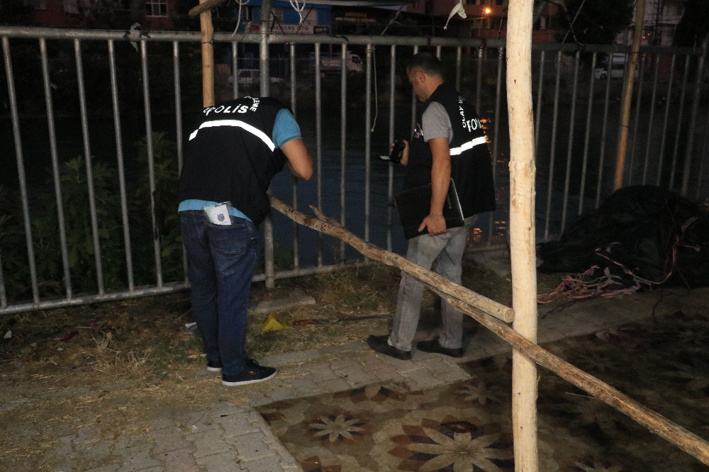 İki kardeş birbirini bıçakladı