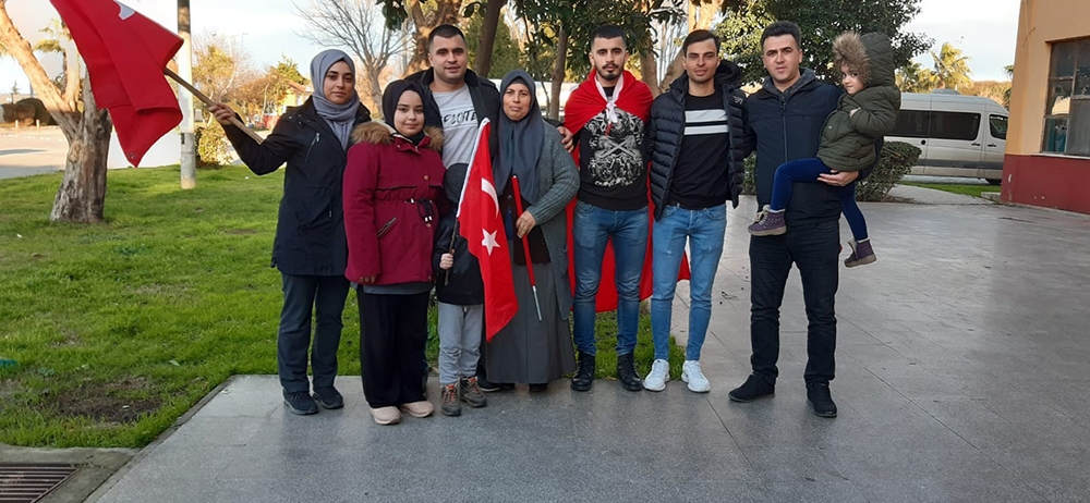 İki oğlunu aynı gün askere gönderdi