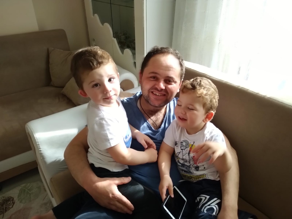 İkizlerinden birini kaybetti