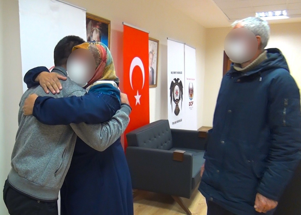 İkna edilen örgüt mensubu ailesiyle buluştu