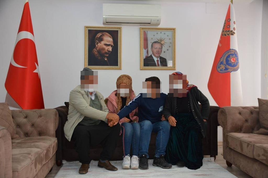 İkna edilen terörist ailesiyle buluştu