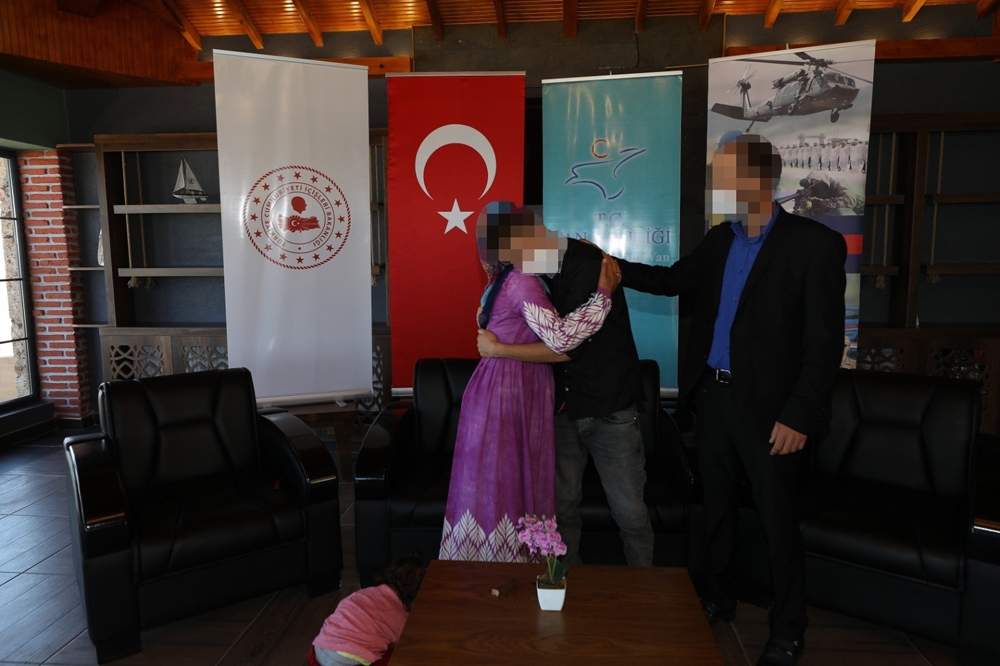 İkna edilen terörist güvenlik güçlerine teslim oldu
