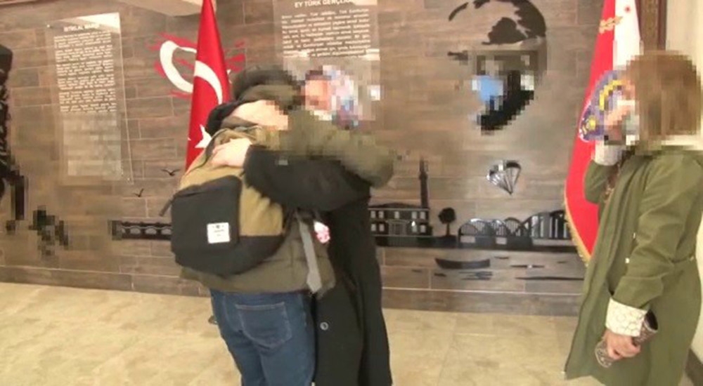 İkna yoluyla teslim olan terörist, ailesiyle buluşturuldu