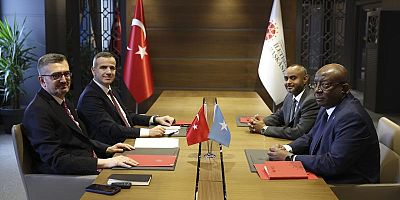 İletişim Başkanı Duran, Somalili bakanlarla bir araya geldi