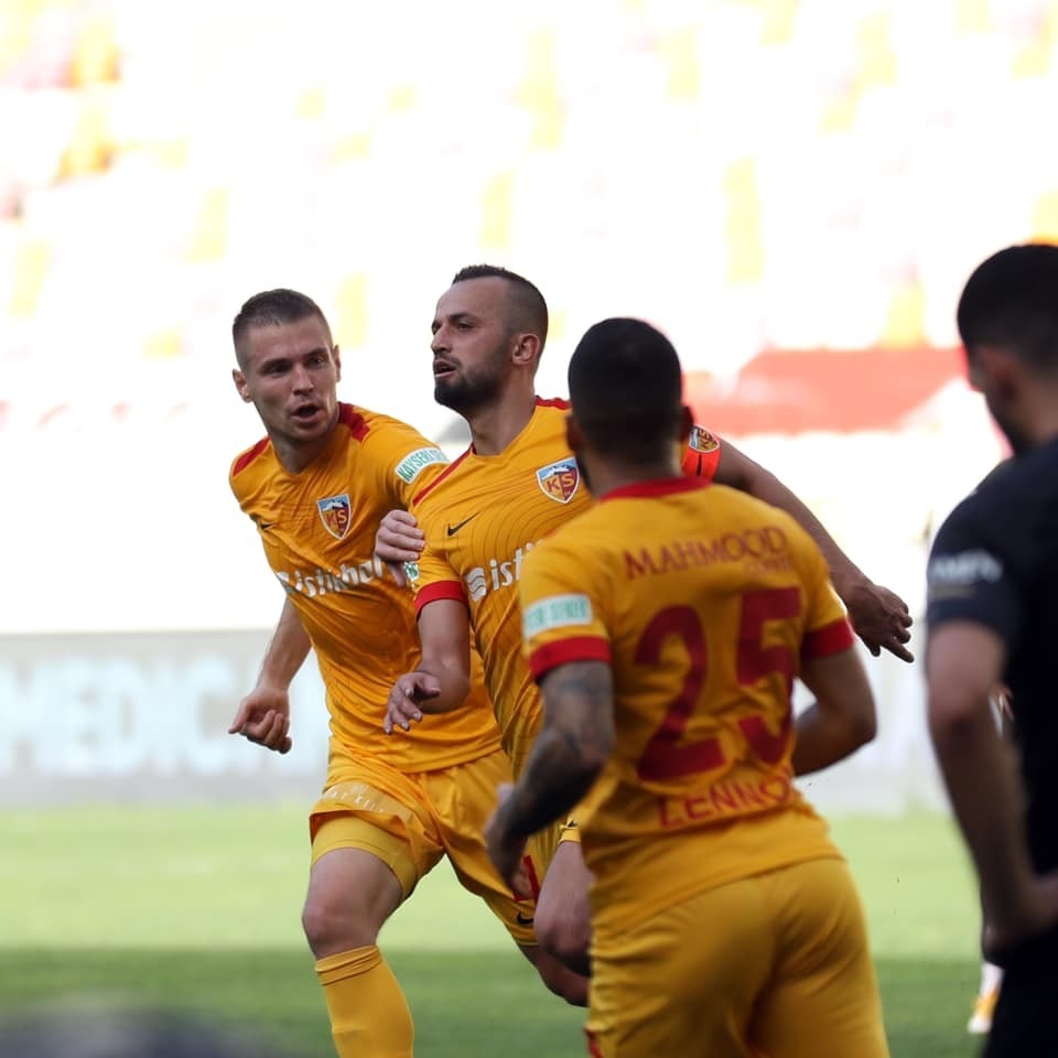İlhan Parlak gol sayısını 9’a çıkardı