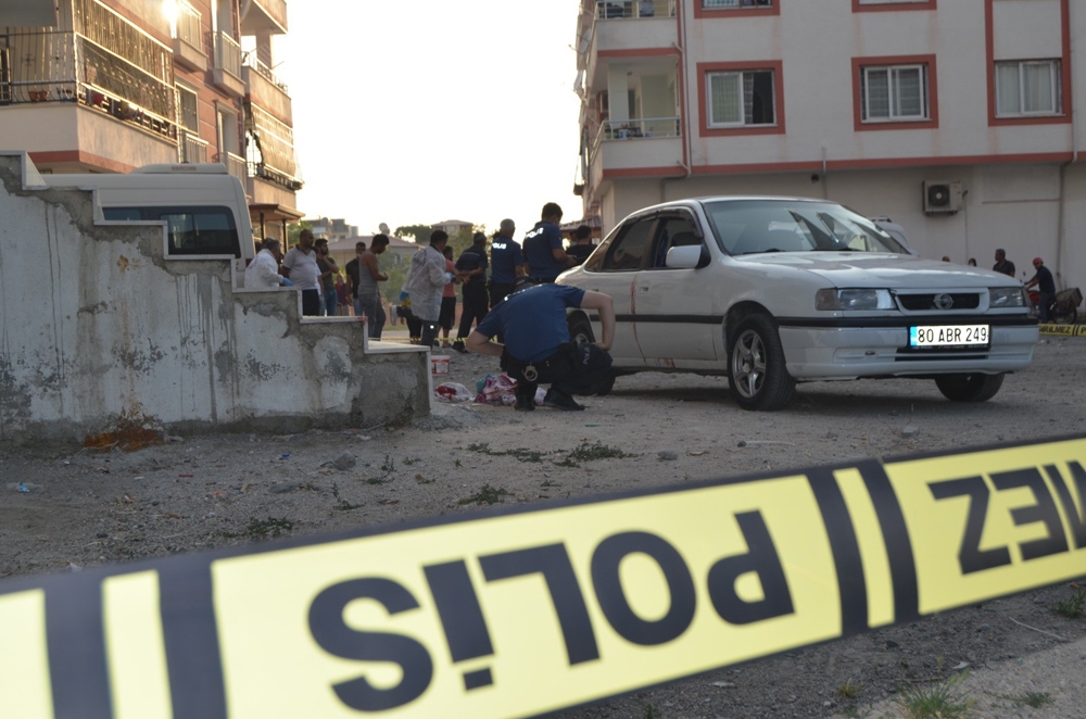 İlişkisinin bitmesine sebep olarak gördüğü kişiyi kurşun yağmuruna tuttu