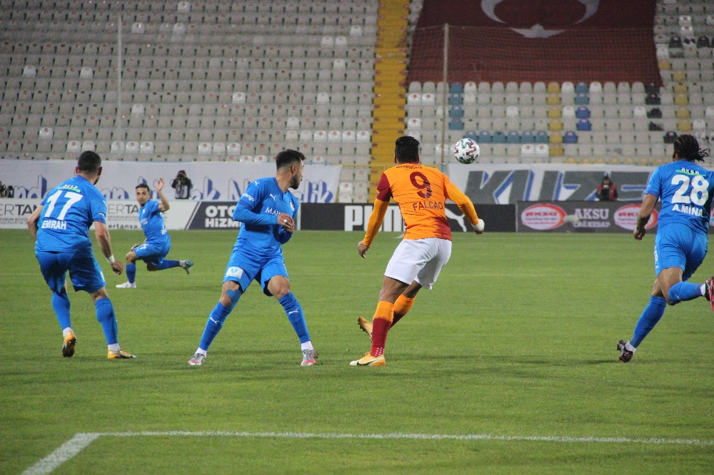 İlk yarı 1-1 berabere bitti