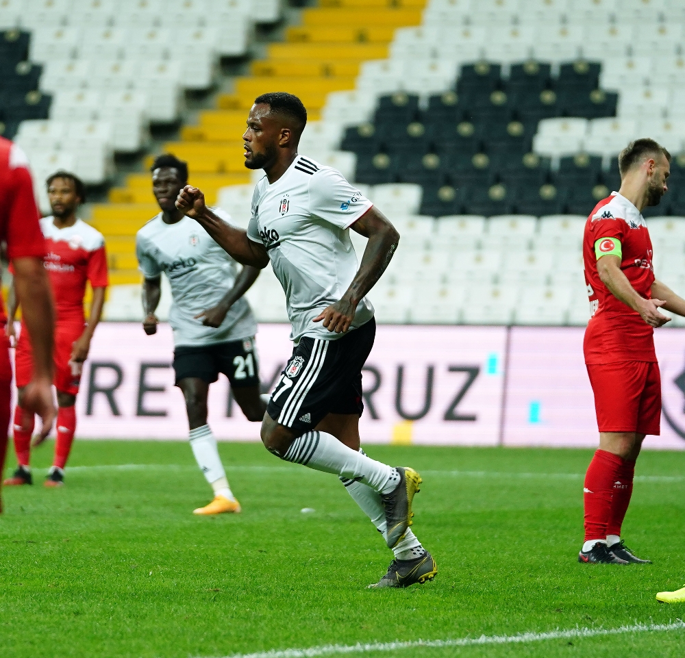 İlk yarı Beşiktaş’ın 1-0 üstünlüğüyle bitti