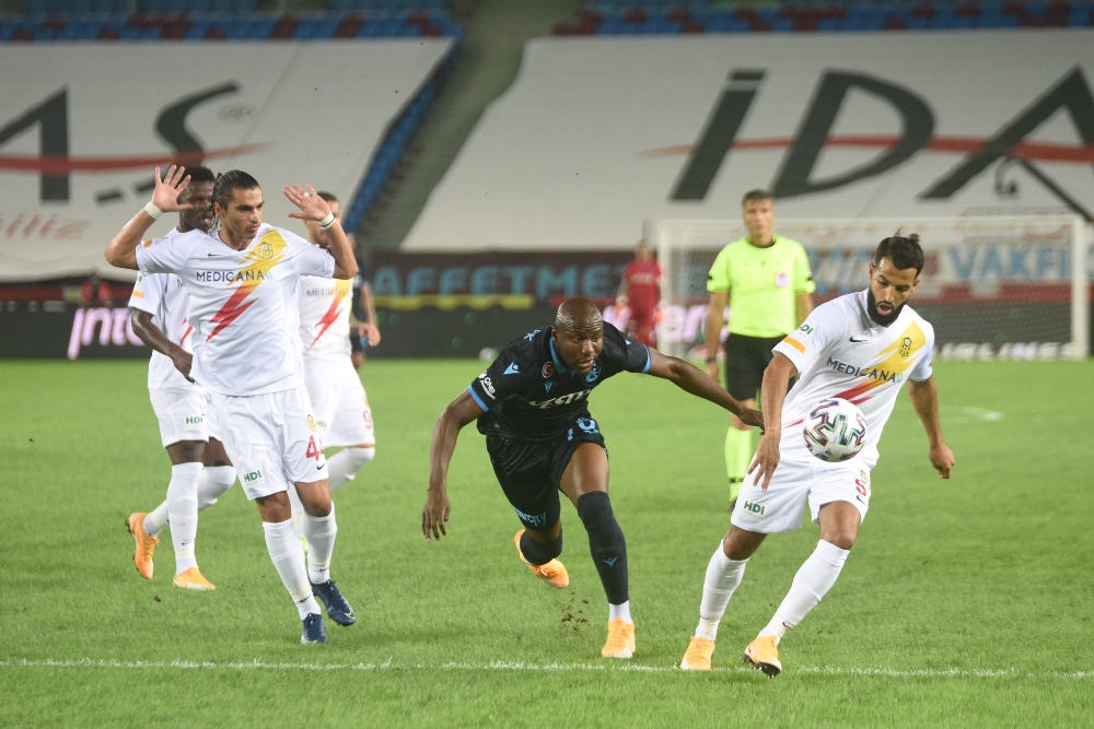 İlk Yarı Trabzonsporun Üstünlüğüyle Bitti