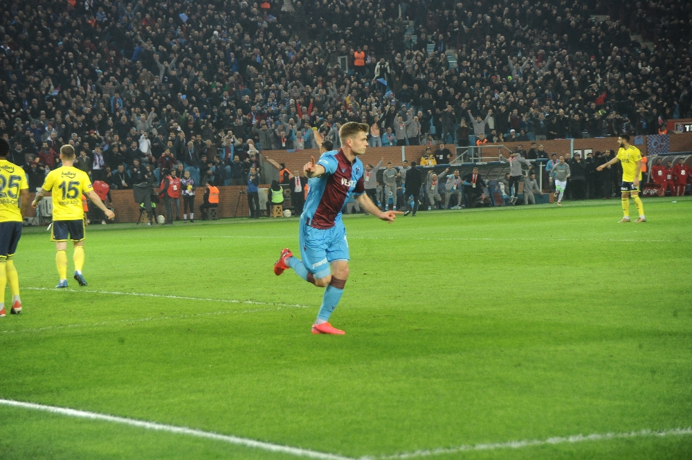 İlk yarıyı Trabzonspor üstün bitirdi