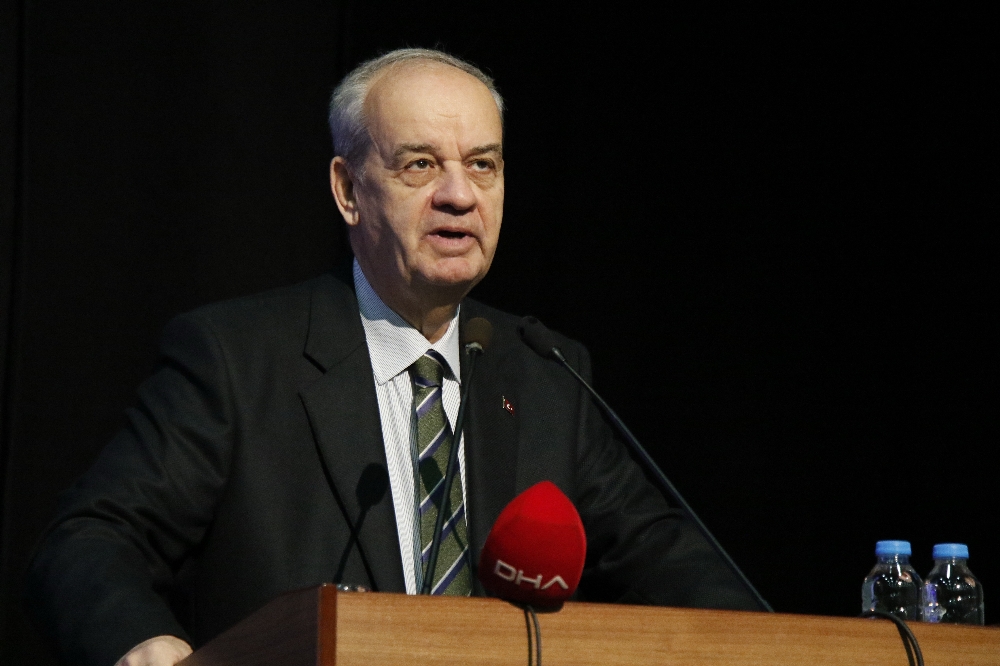 İlker Başbuğ Üniversitelilerle Bir Araya Geldi