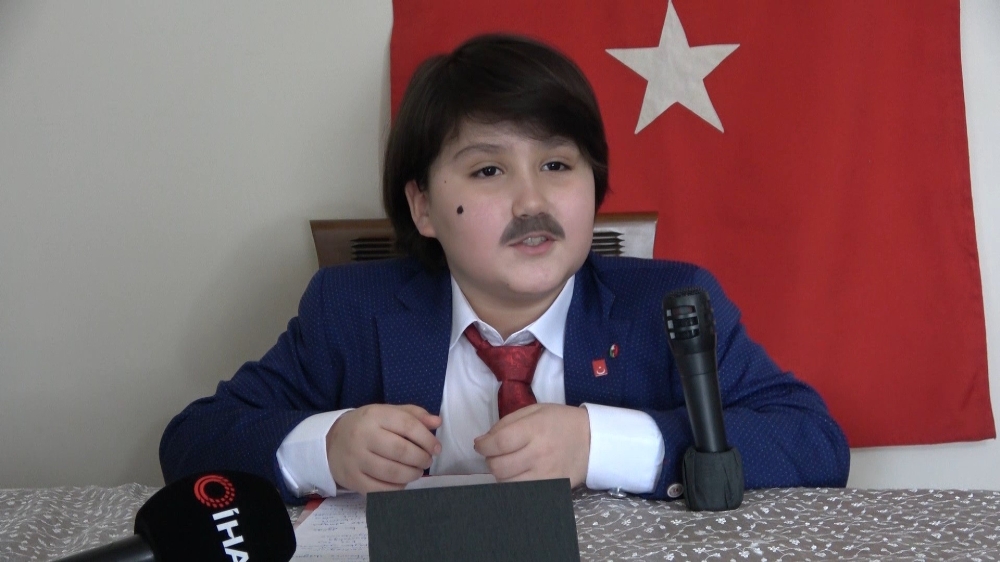 İlkokul öğrencisinin Fahrettin Koca taklidi gülümsetti