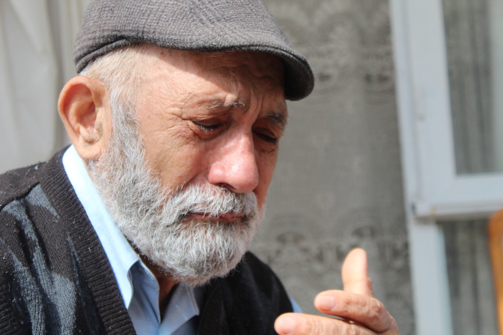 İmamın 65 yaş üstü dedeye ’kuş yemi’ yardımı ağlattı