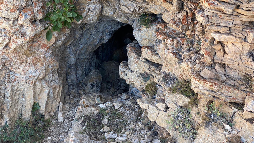 İmha edilen mağarada 1,5 tondan fazla yaşam malzemesi ele geçirildi