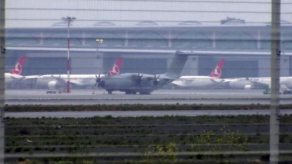 İngiliz Hava Kuvvetleri uçağı, sağlık ekipmanları için İstanbul’da