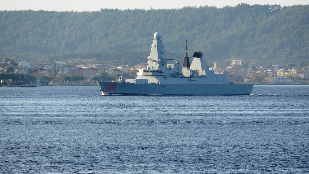 İngiliz savaş gemisi Çanakkale Boğazı’ndan geçti