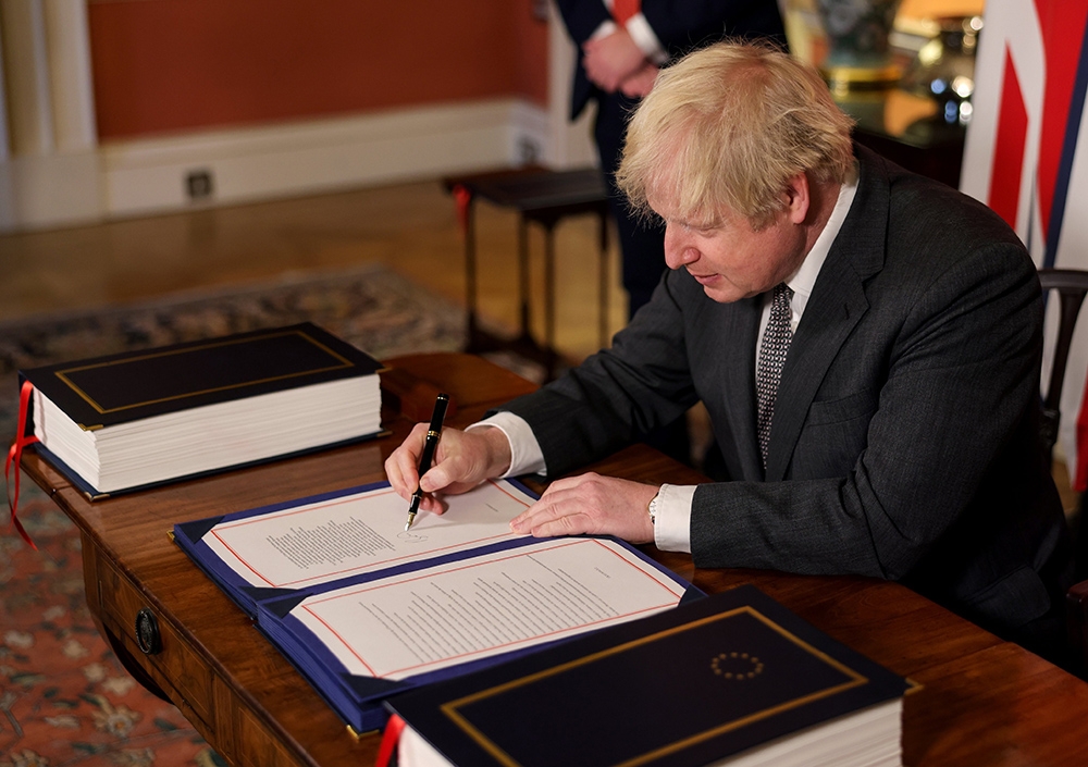 İngiltere Başbakanı Johnson, AB ile ticaret anlaşmasını imzaladı