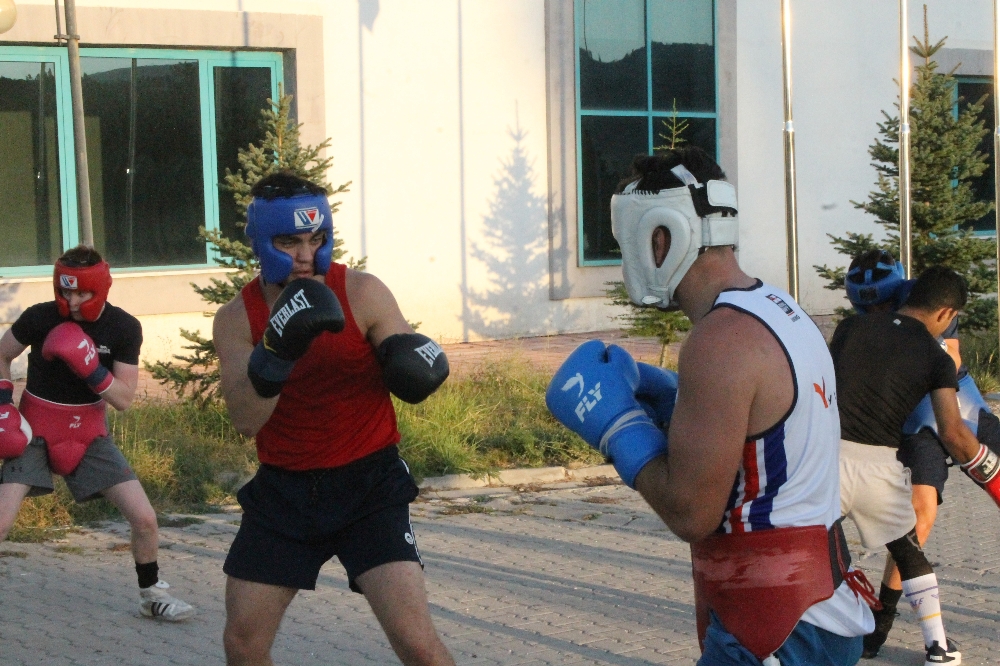 İngiltere ve Türkiye Boks Milli Takımları Çankırı’da kampa girdi