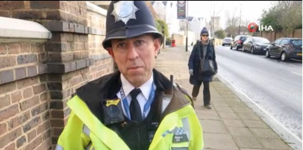 İngiltere’de 30 yıldır polislik yapan Uzun’a Kraliçe Elizabeth tarafından ödül