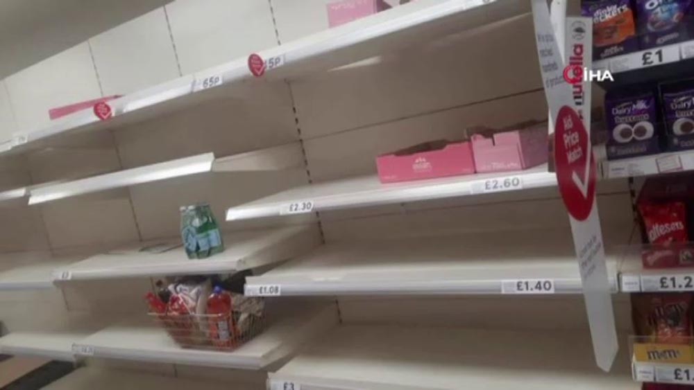 İngiltere’de saatlerce sular kesildi, marketlerde su rafları boşaldı