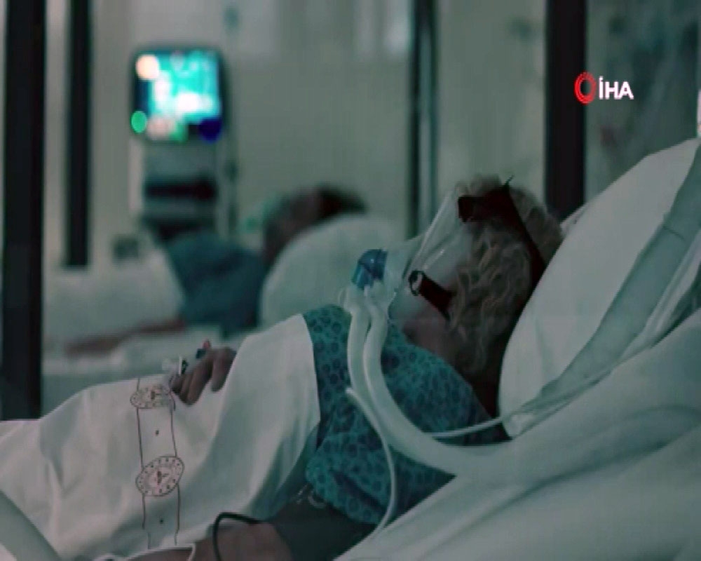İngiltere’de son 24 saatte Covid-19’a bağlı 112 can kaybı