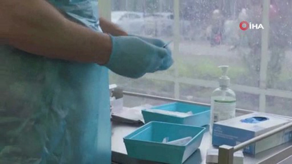 İngiltere’de son 24 saatte Covid-19’a bağlı bin 322 can kaybı