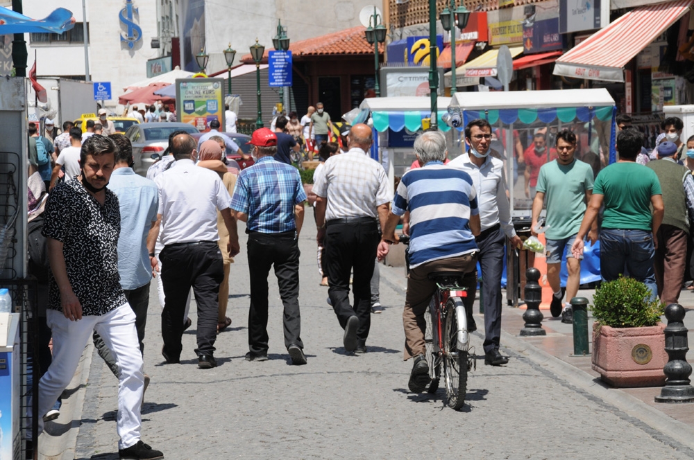 İnsan çok sosyal mesafe yok