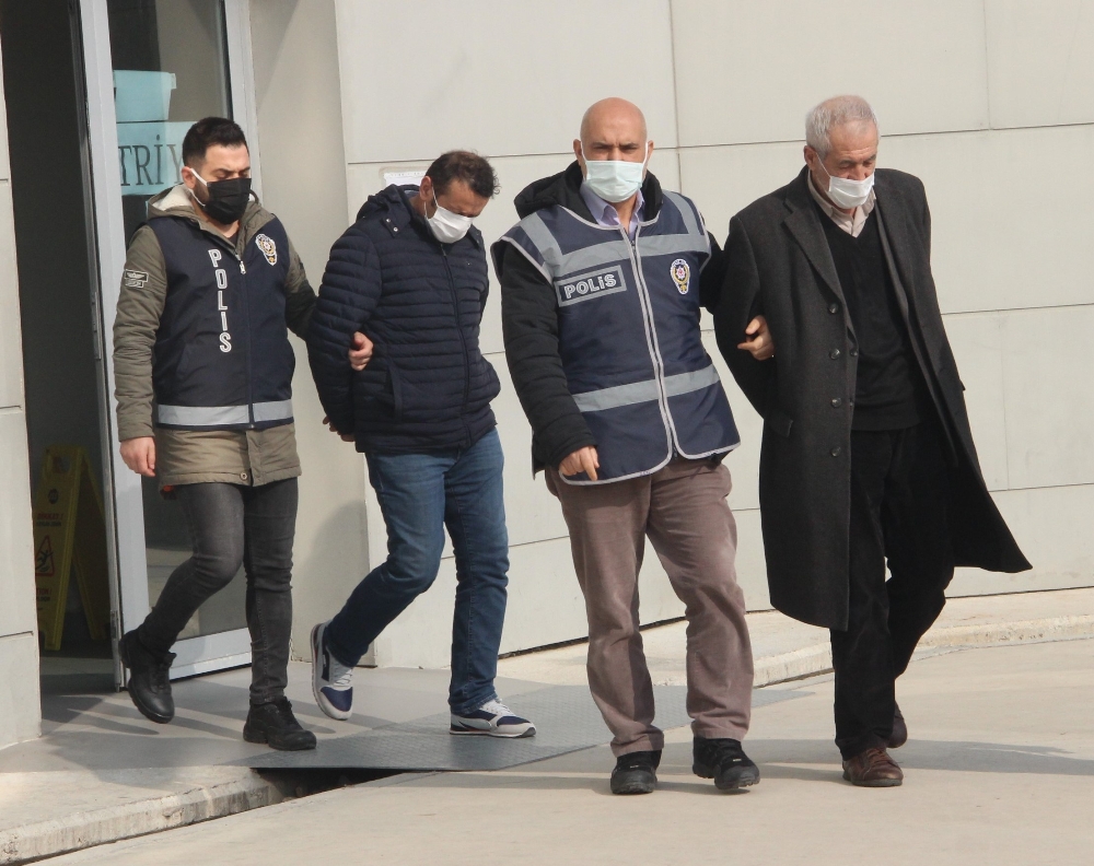 İnternetten buldukları arsaları sahte kimlikle satan dolandırıcılar yakalandı