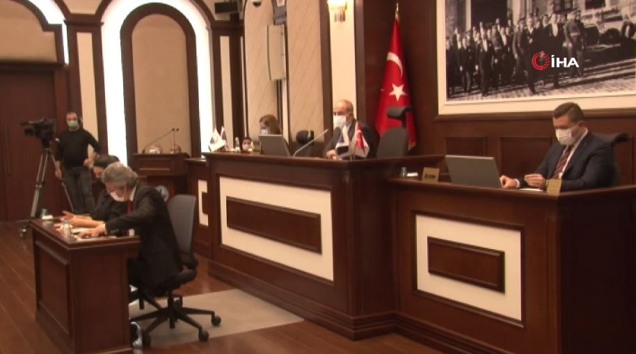 İntihar etmek isteyen vatandaşı kurtaran zabıta ödüllendirildi