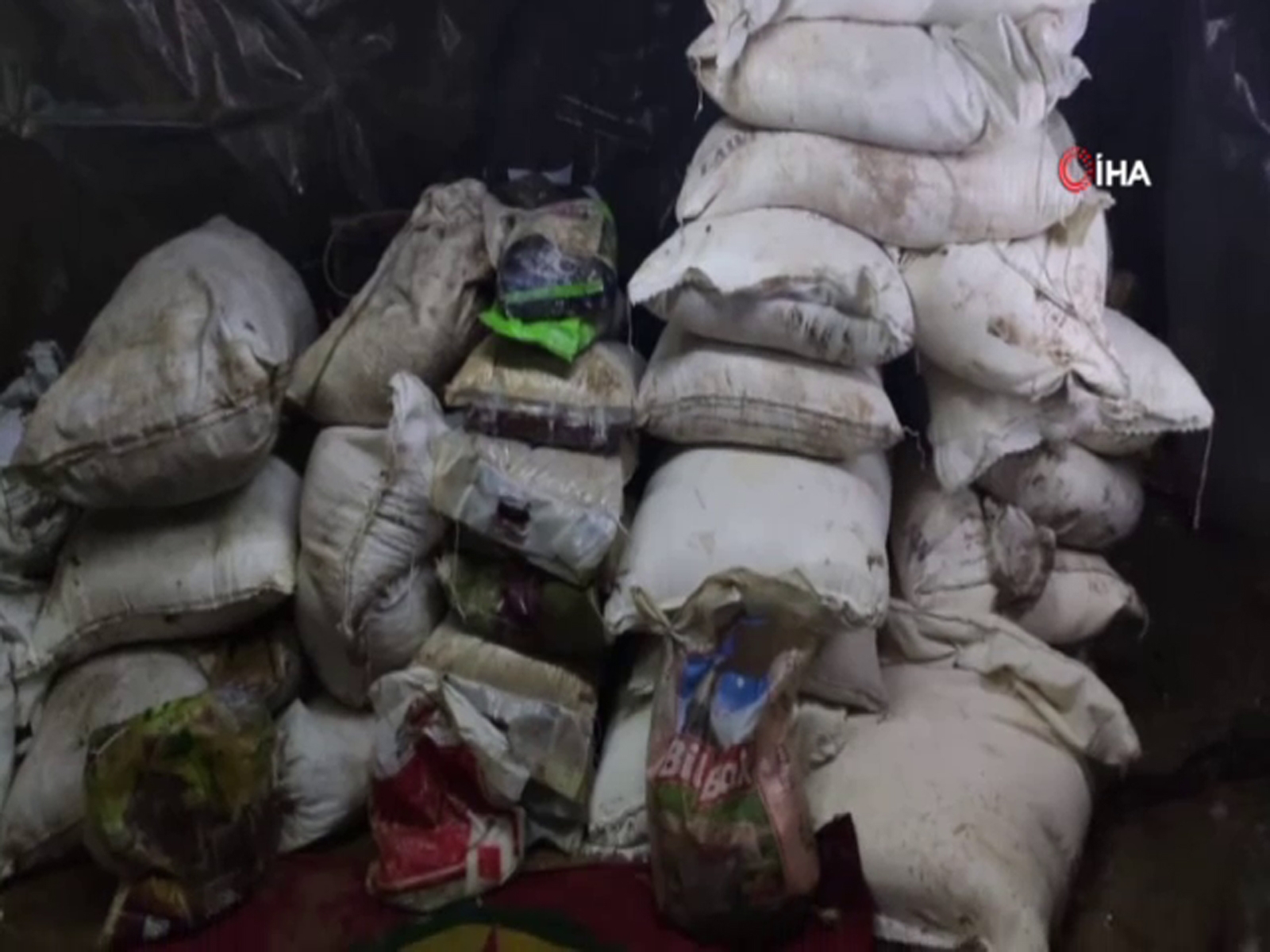Irak’ın kuzeyinde teröristlere ait mağara içindeki mühimmatlarla imha edildi