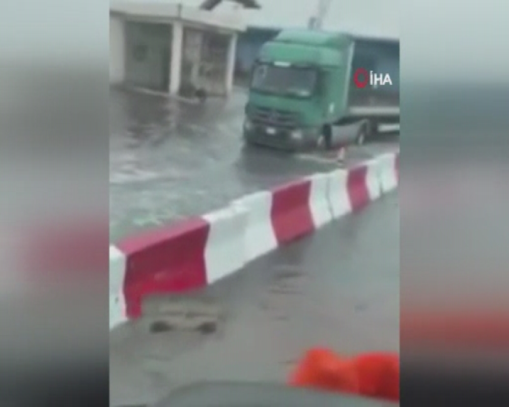 Irak’taki Um Kasr Limanı sular altında kaldı