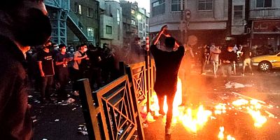 İran'da Mahsa Amini protestoları yayılıyor: Eylemlerde 17 kişi öldü