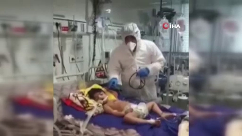 İran’da 5 yaşındaki çocuğa koronadan korusun diye sahte alkol içirdiler