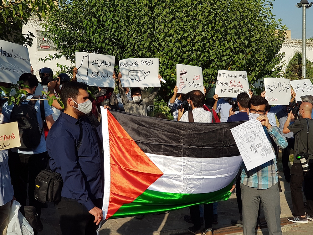 İran’da İsrail ile normalleşme kararı alan BAE protesto edildi