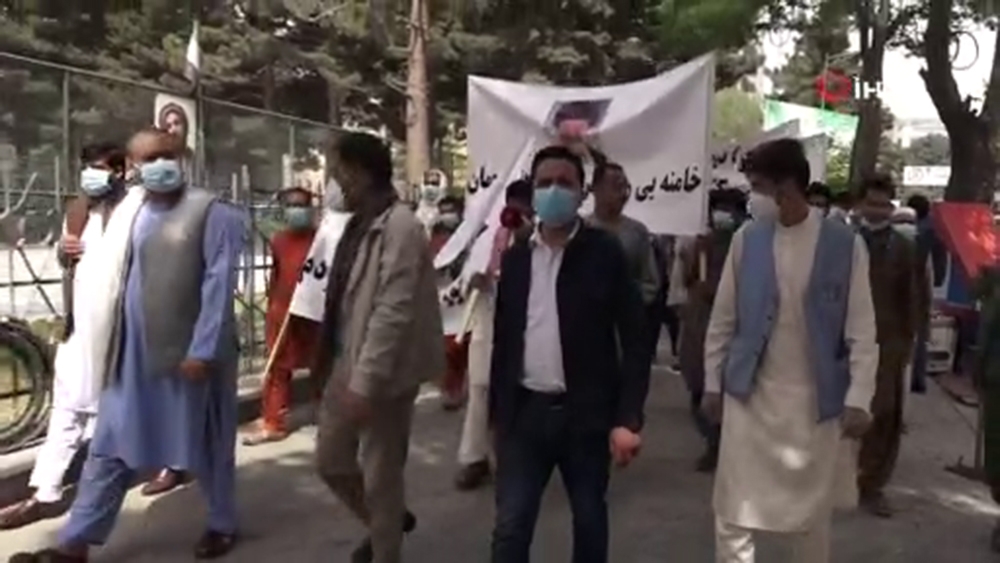 İran’ın Afganistan Büyükelçiliği önünde protesto