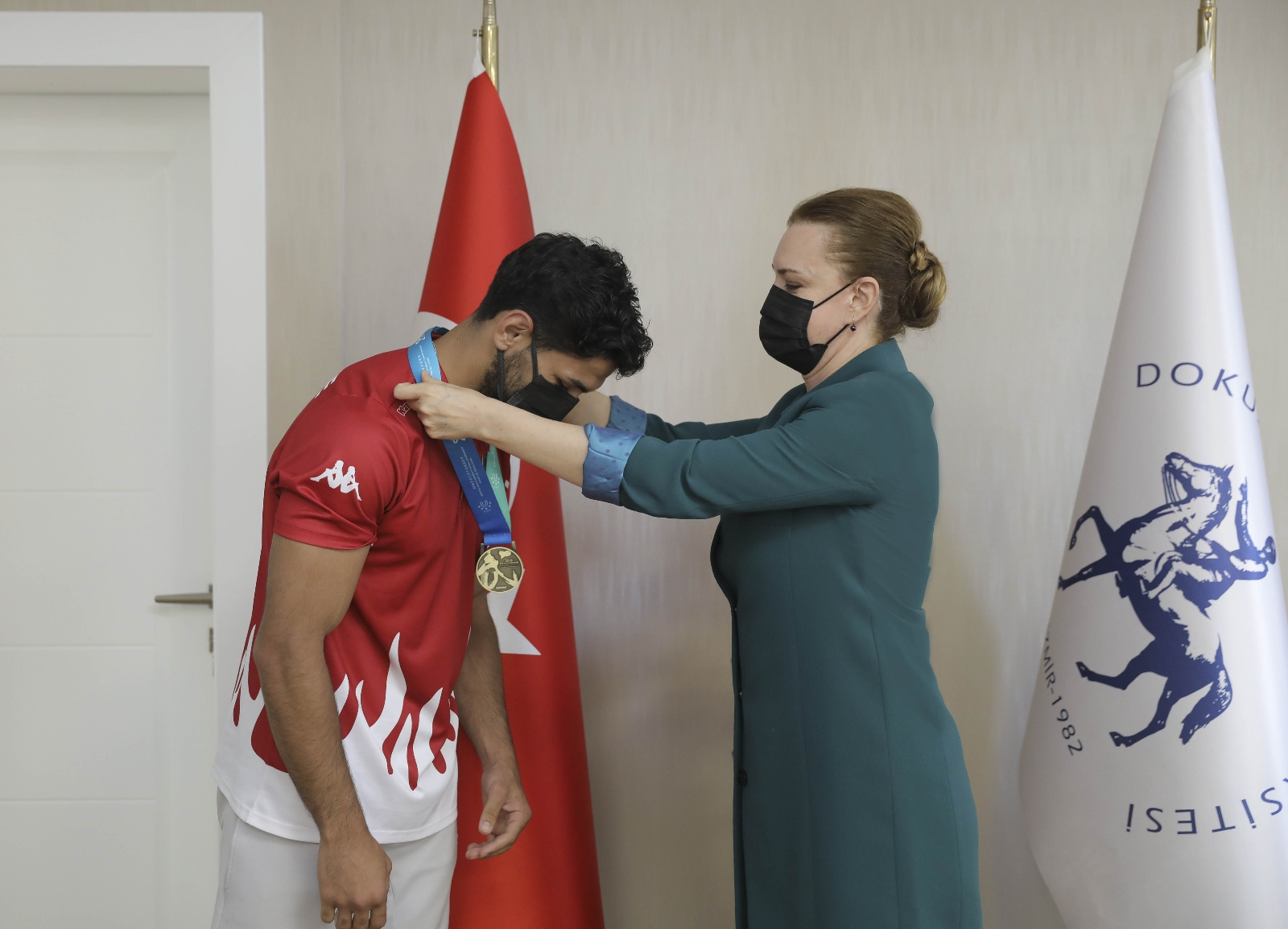 İranlı rakibi dopingli çıkınca Türk sporcu Wushu Dünya Şampiyonu oldu