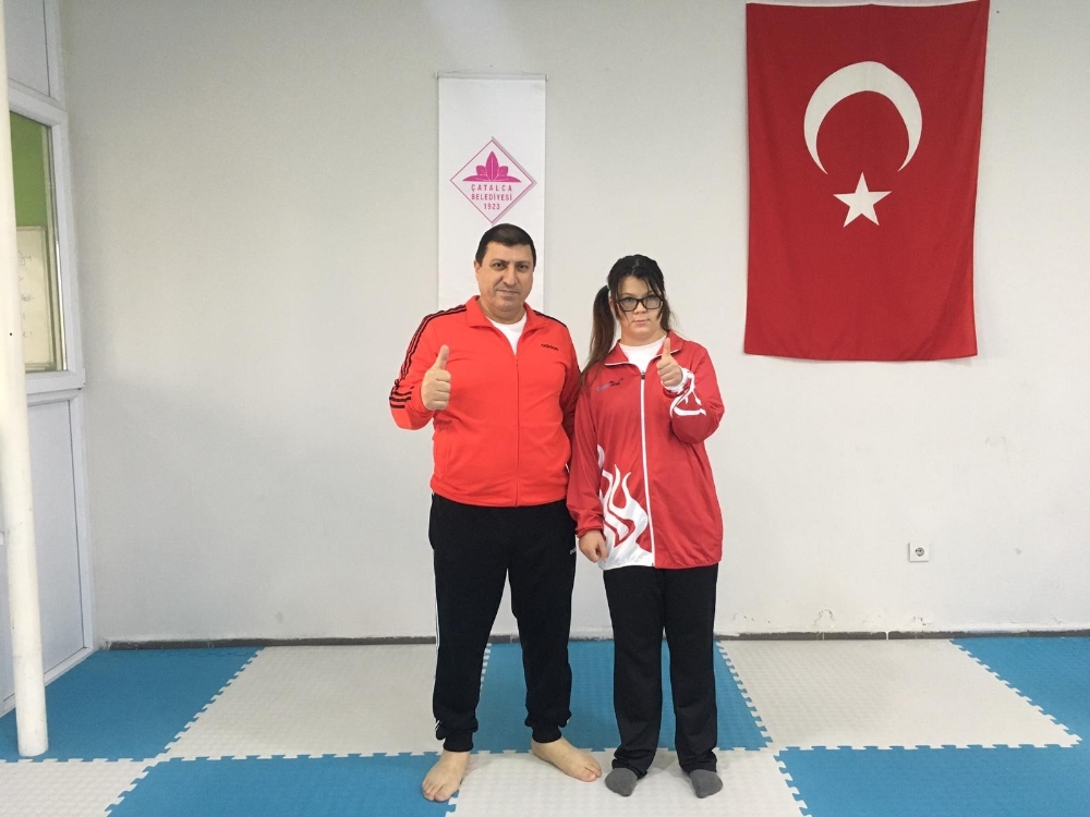 İrem Diri karate ile engellerini aştı