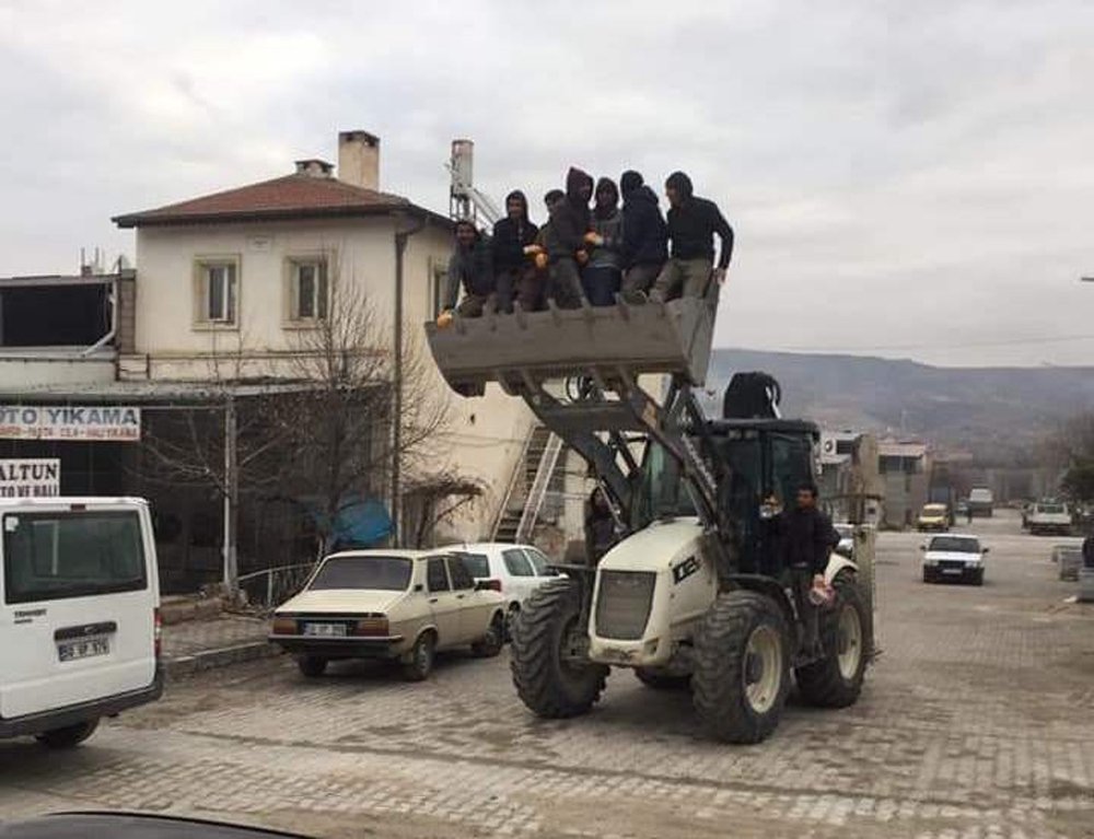 İş Makinesi Üzerinde Tehlikeli Yolculuk