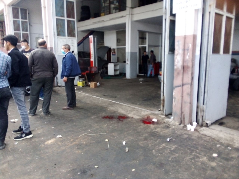 İş yeri sahibi ile müşterinin kavgasında 4 kişi yaralandı