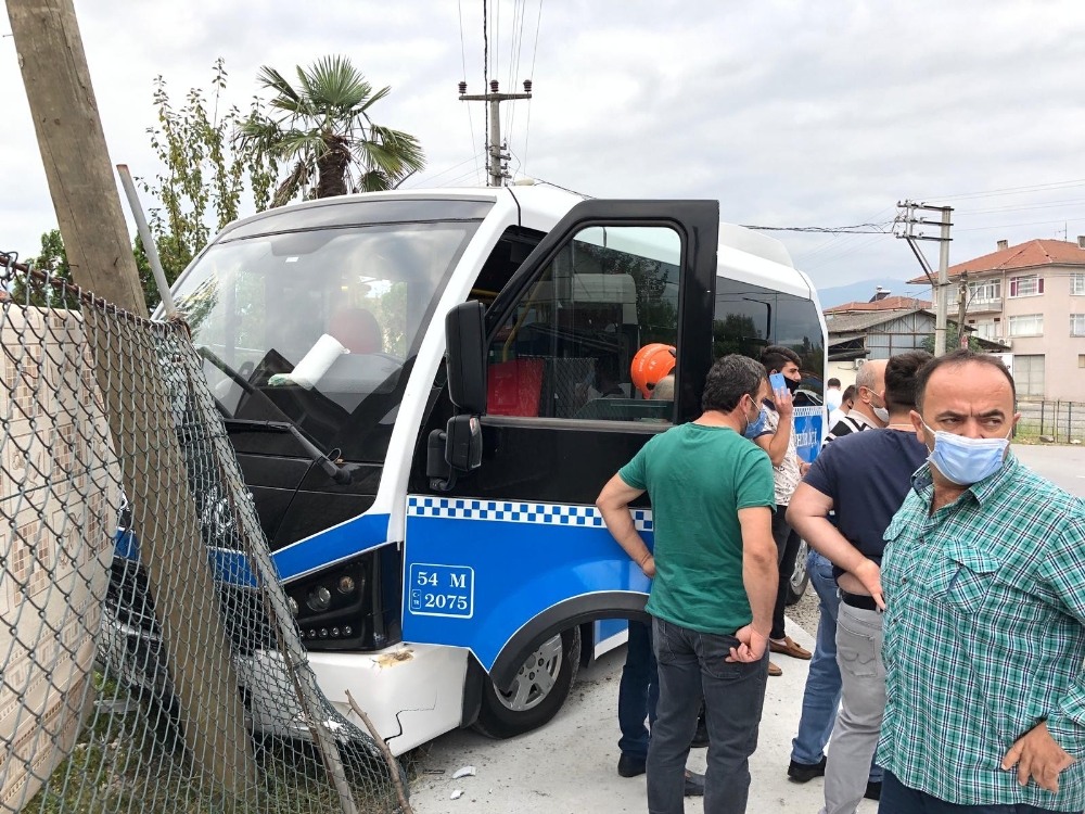 İşçi servisi ile yolcu minibüsü çarpıştı: 17 yaralı