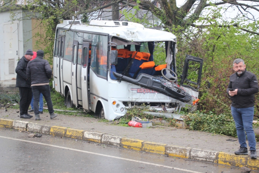 İşçi servisi kaza yaptı: 1 ölü, 7 yaralı