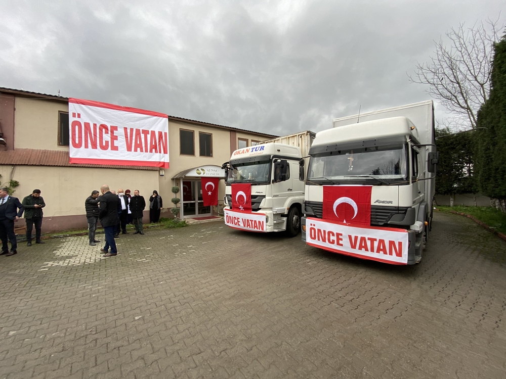 İşçiler ağlayarak kolonya yüklü tırları uğurladı