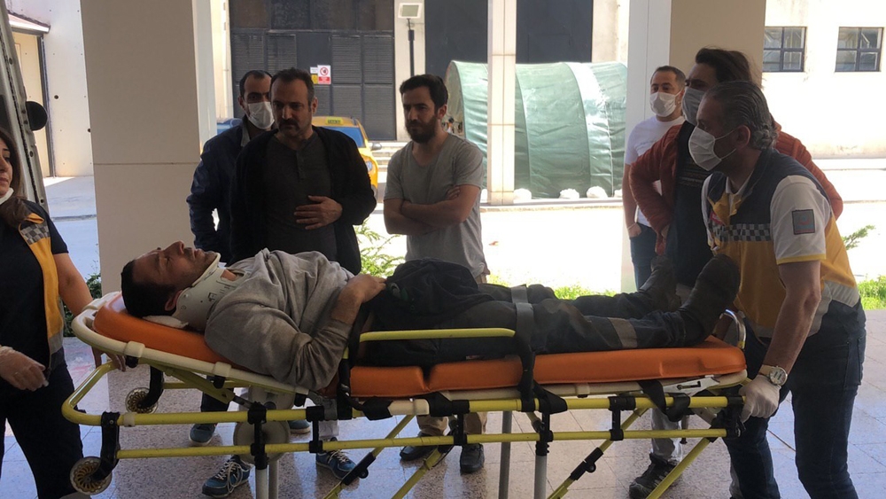 İşçiler silo ile birlikte yere çakıldı