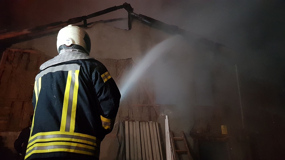Isınmak için yaktığı soba yangın çıkardı: 1 yaralı