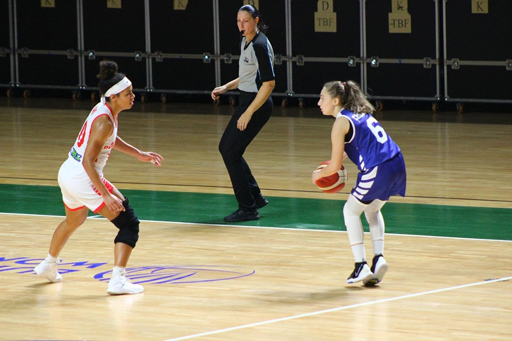 İşitme engelli kadın basketbolcu dünya tarihine geçti
