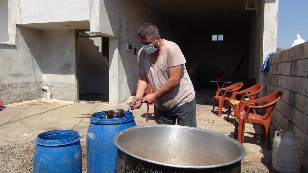 İslahiye’nin lezzetli üzümleri bin bir zahmetle pekmeze dönüşüyor