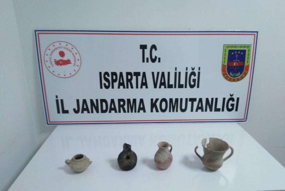 Ispartada Tunç Çağına Ait Vazo Şeklinde Tarihi Eserler Ele Geçirildi