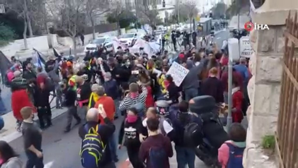 İsrail Başbakanı Netanyahu Kudüs’teki konutu önünde protesto edildi: 8 gözaltı