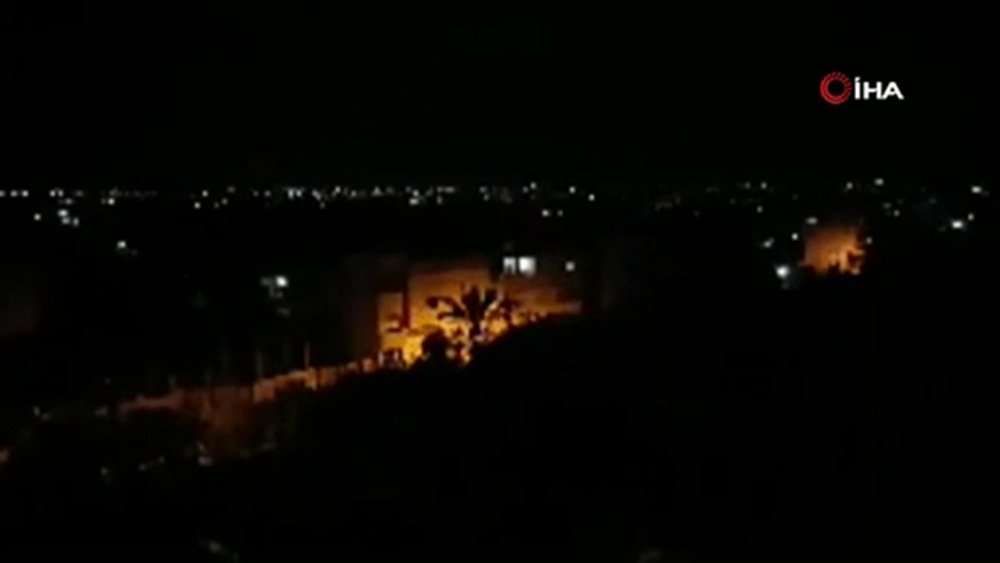 İsrail, Gazze’de Hamas’a ait 3 askeri noktayı hedef aldı