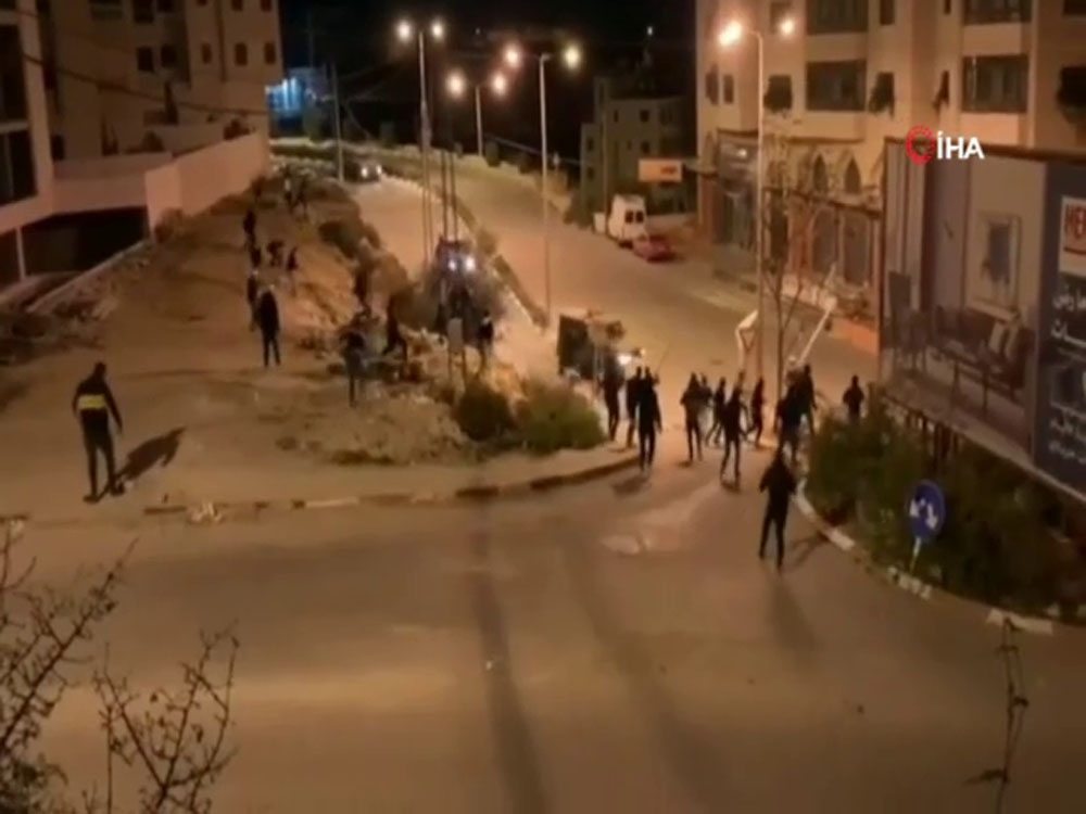 İsrail Güçleri Batı Şeriada 17 Filistinliyi Gözaltına Aldı